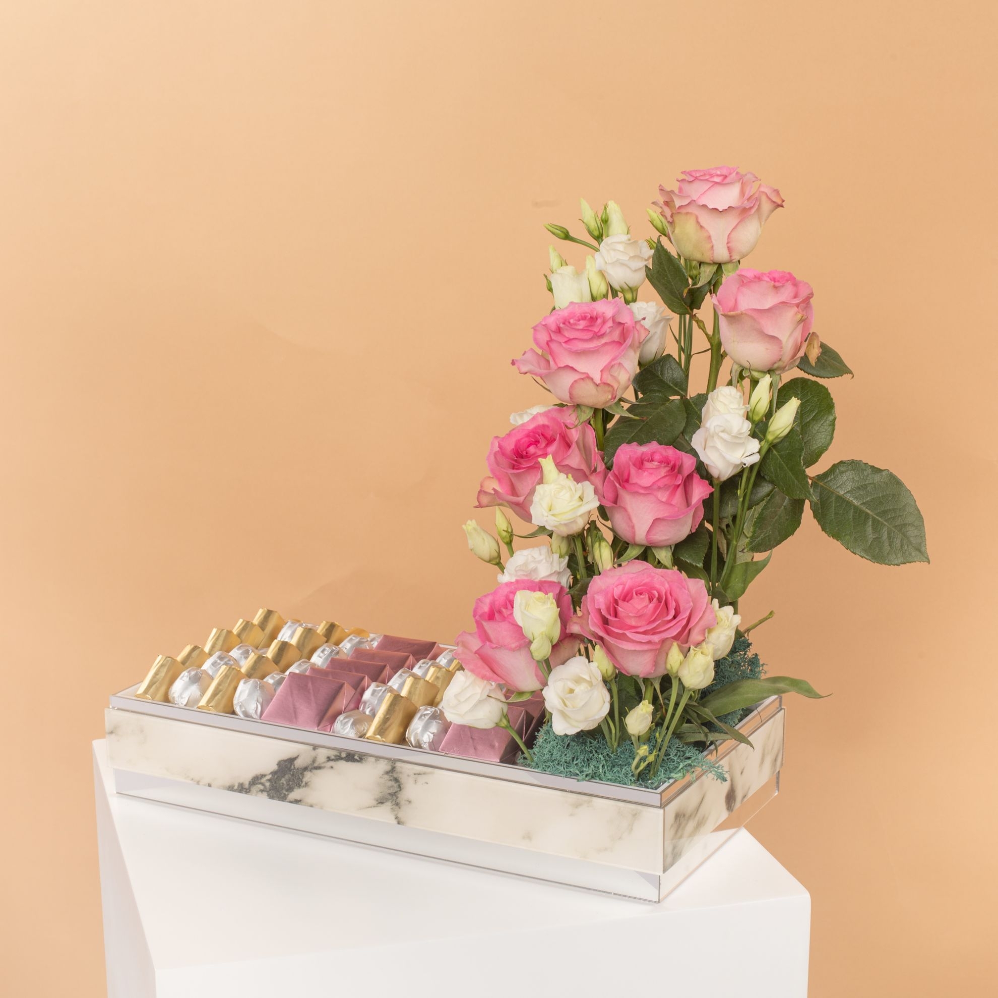 Picture of SavannaChocolate Tray 55  pcs |Flowers