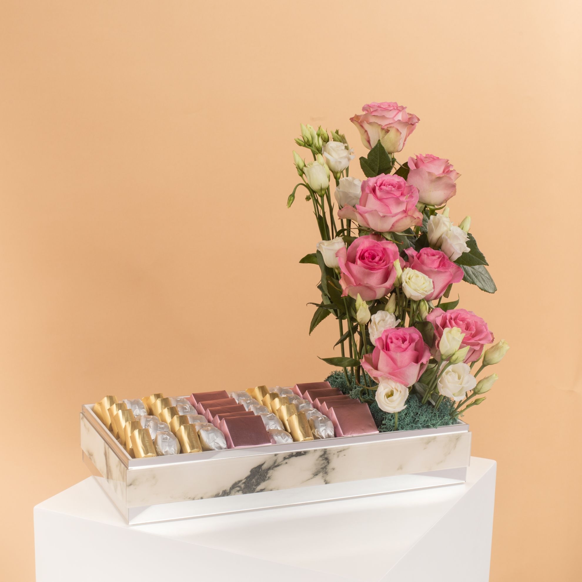 Picture of SavannaChocolate Tray 55  pcs |Flowers