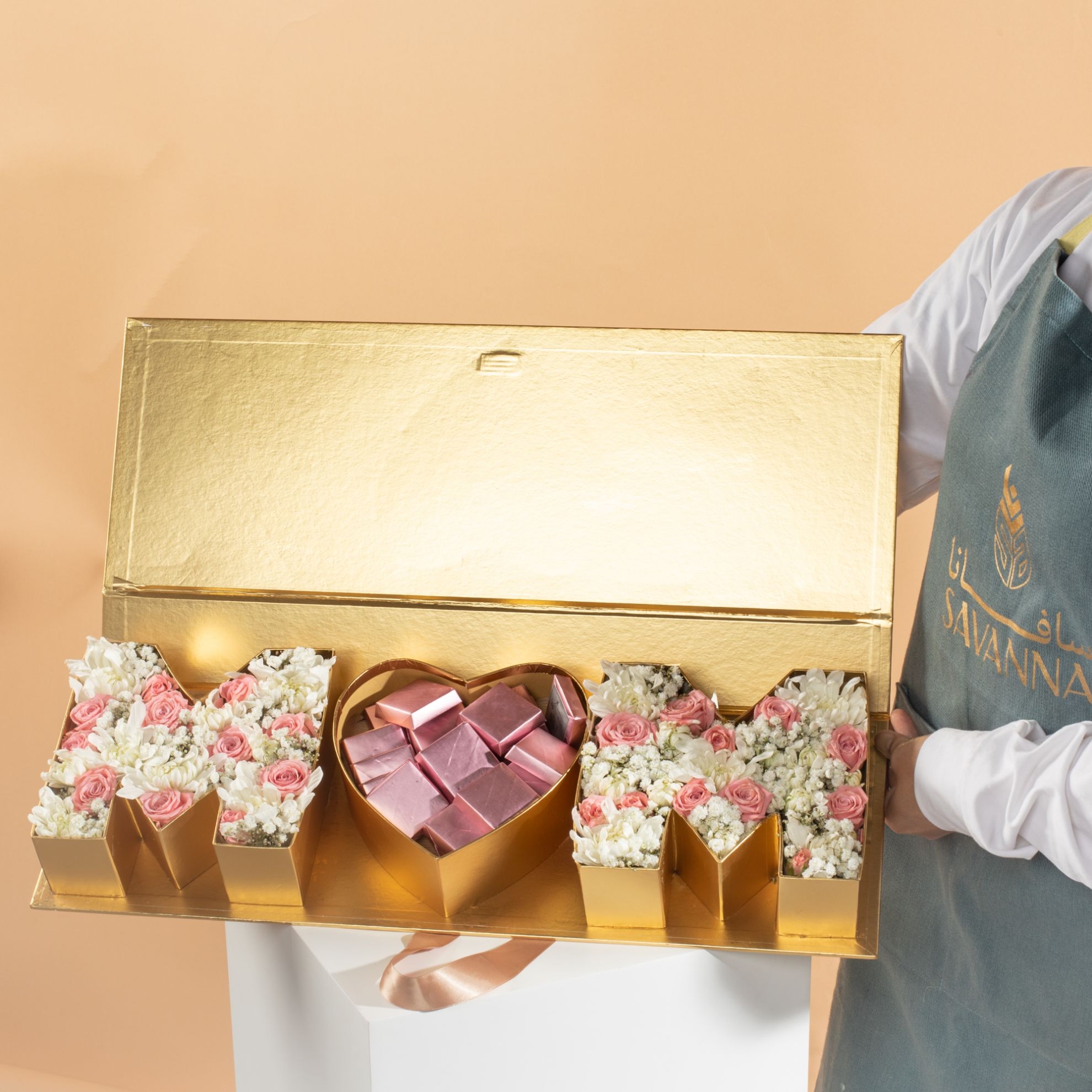 Picture of Savanna Mom Golden Box |Flowers and Chocolate