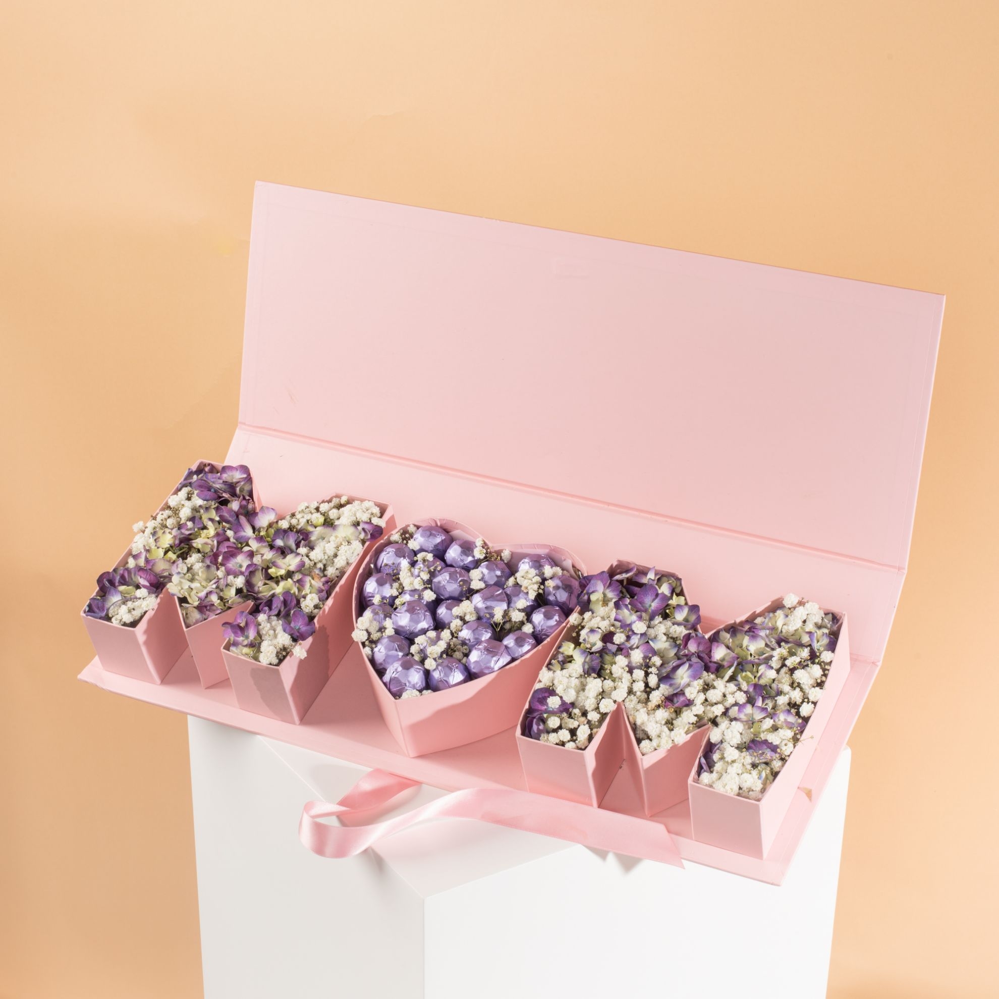Picture of Savanna Mom Pink Box |Flowers and Chocolate