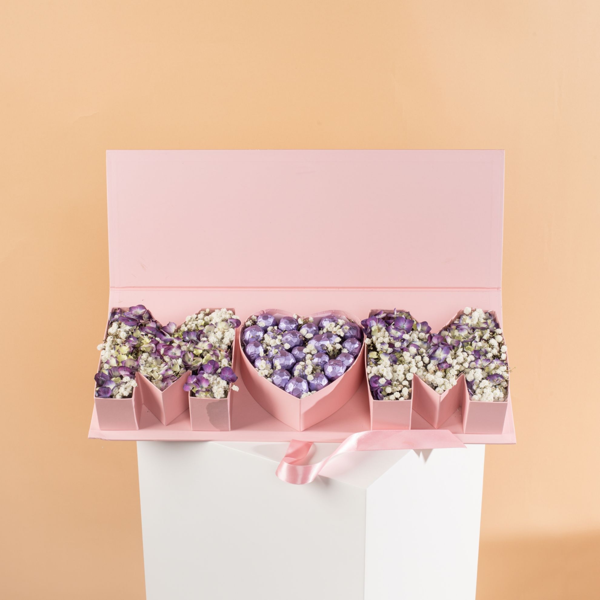 Picture of Savanna Mom Pink Box |Flowers and Chocolate