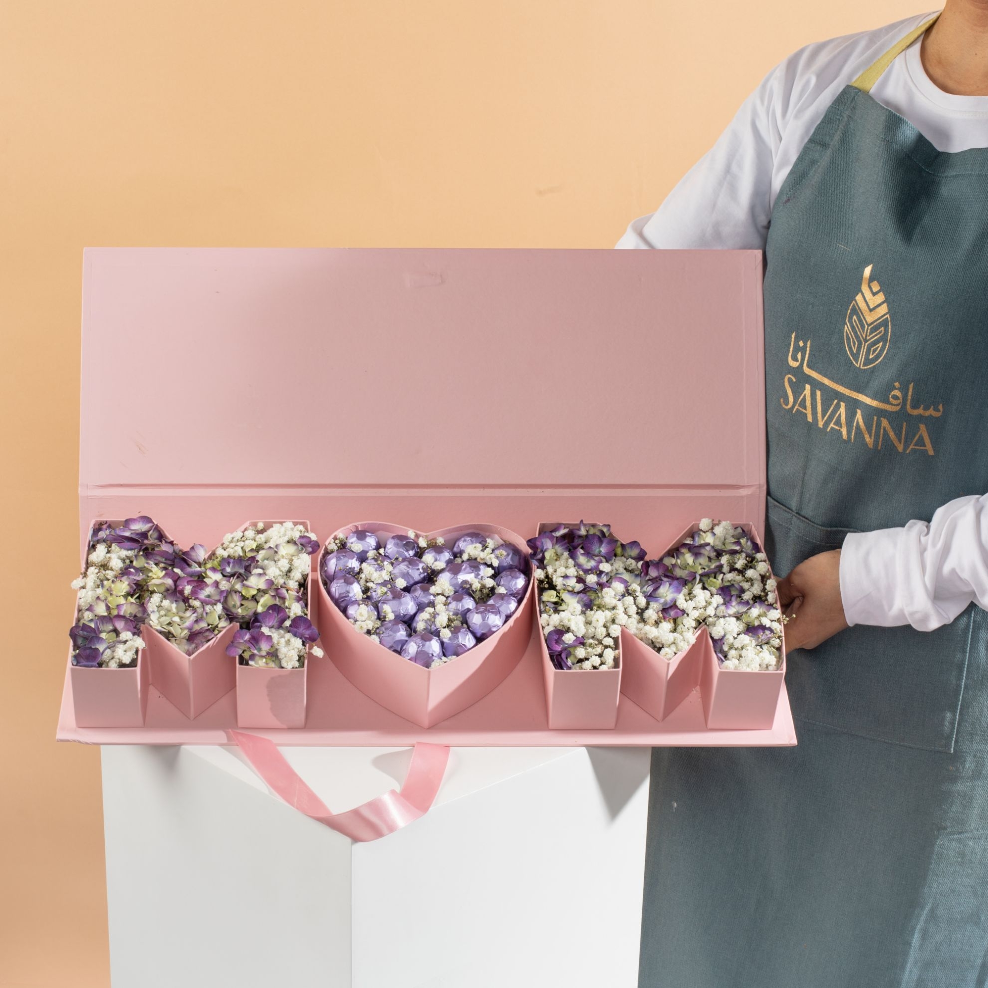 Picture of Savanna Mom Pink Box |Flowers and Chocolate