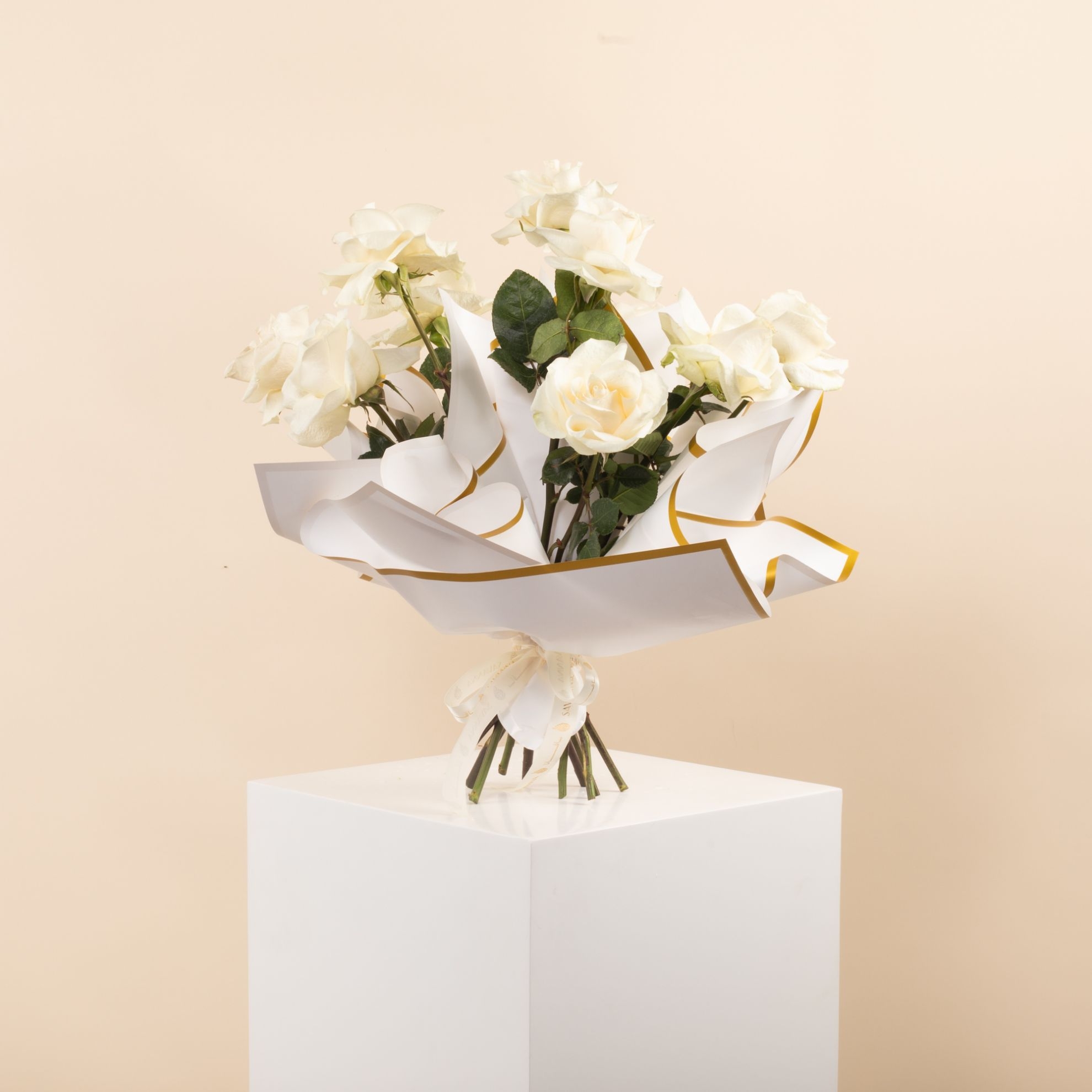 Picture of Savanna Graduation Bouquet |10 White Roses