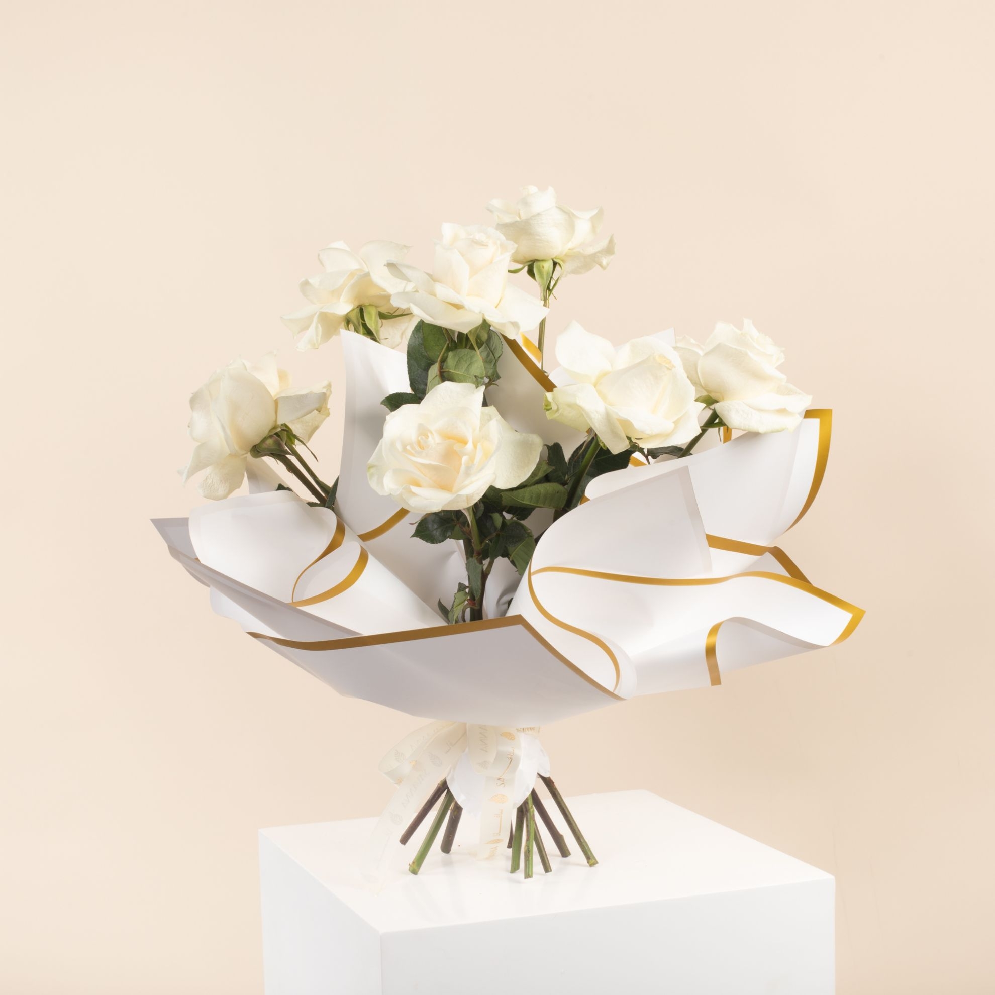 Picture of Savanna Graduation Bouquet |10 White Roses