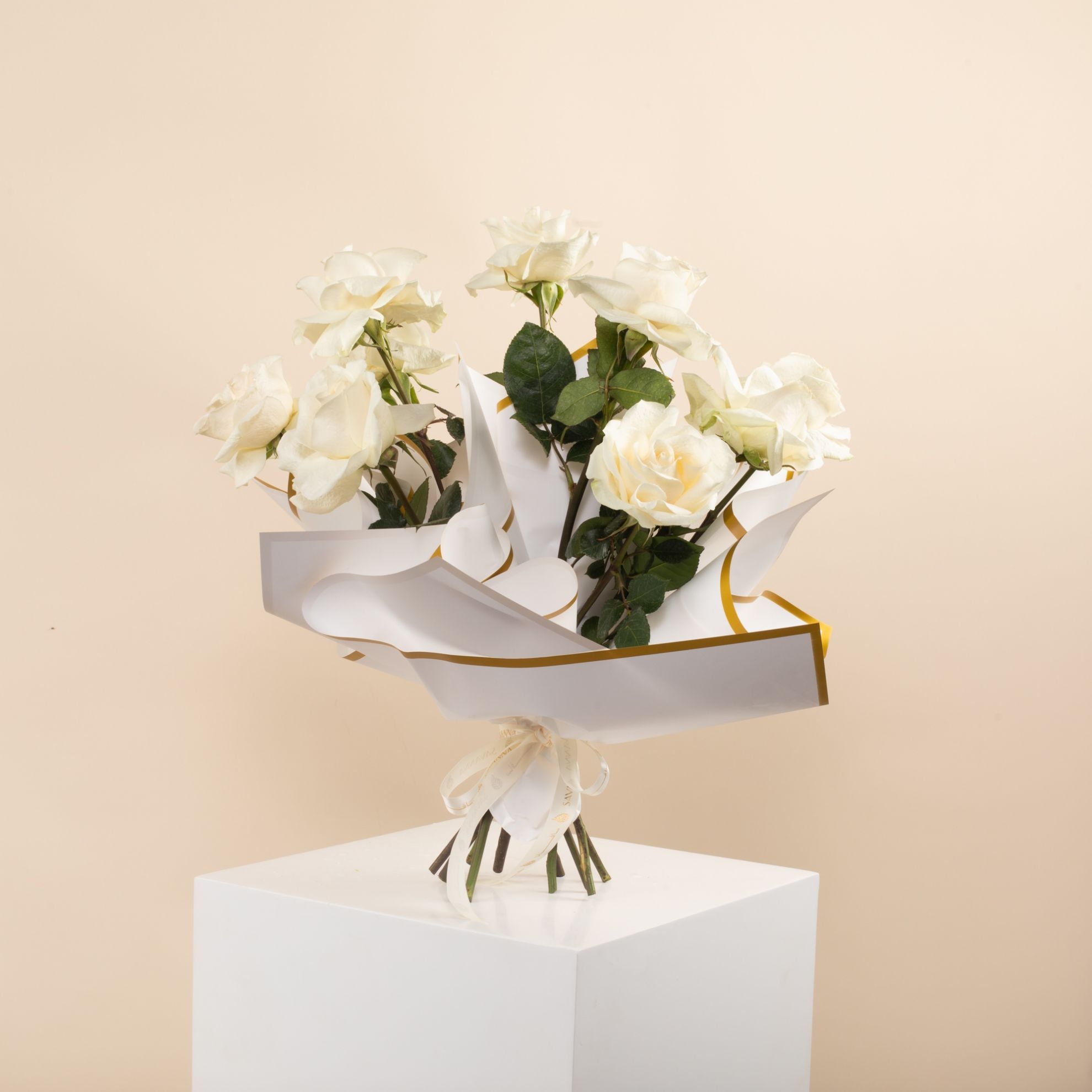 Picture of Savanna Graduation Bouquet |10 White Roses