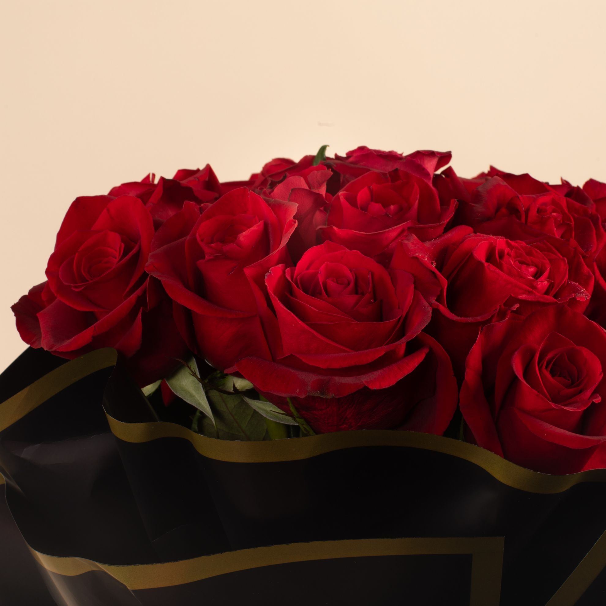 Picture of Savanna Graduation Hand Bouquet |25 Red Roses