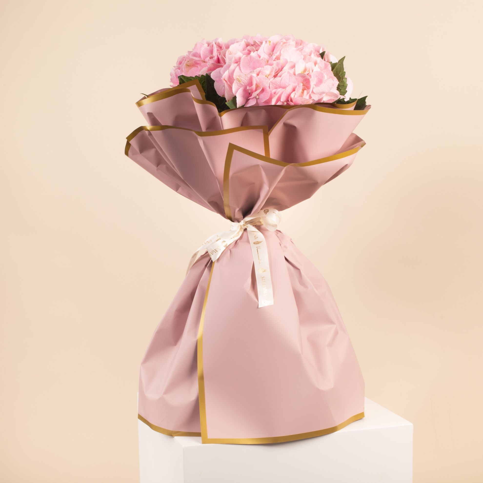 Picture of Savanna Graduation Bouquet |Hydrangea pink