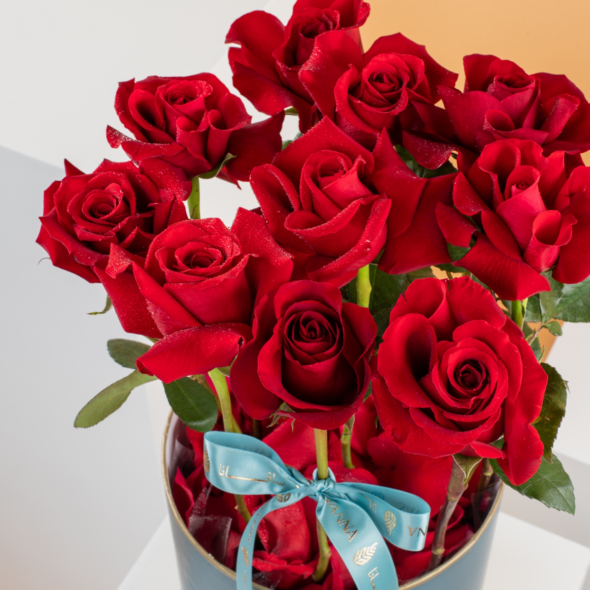 Picture of Savanna Round Box Red Rose |Love Stick