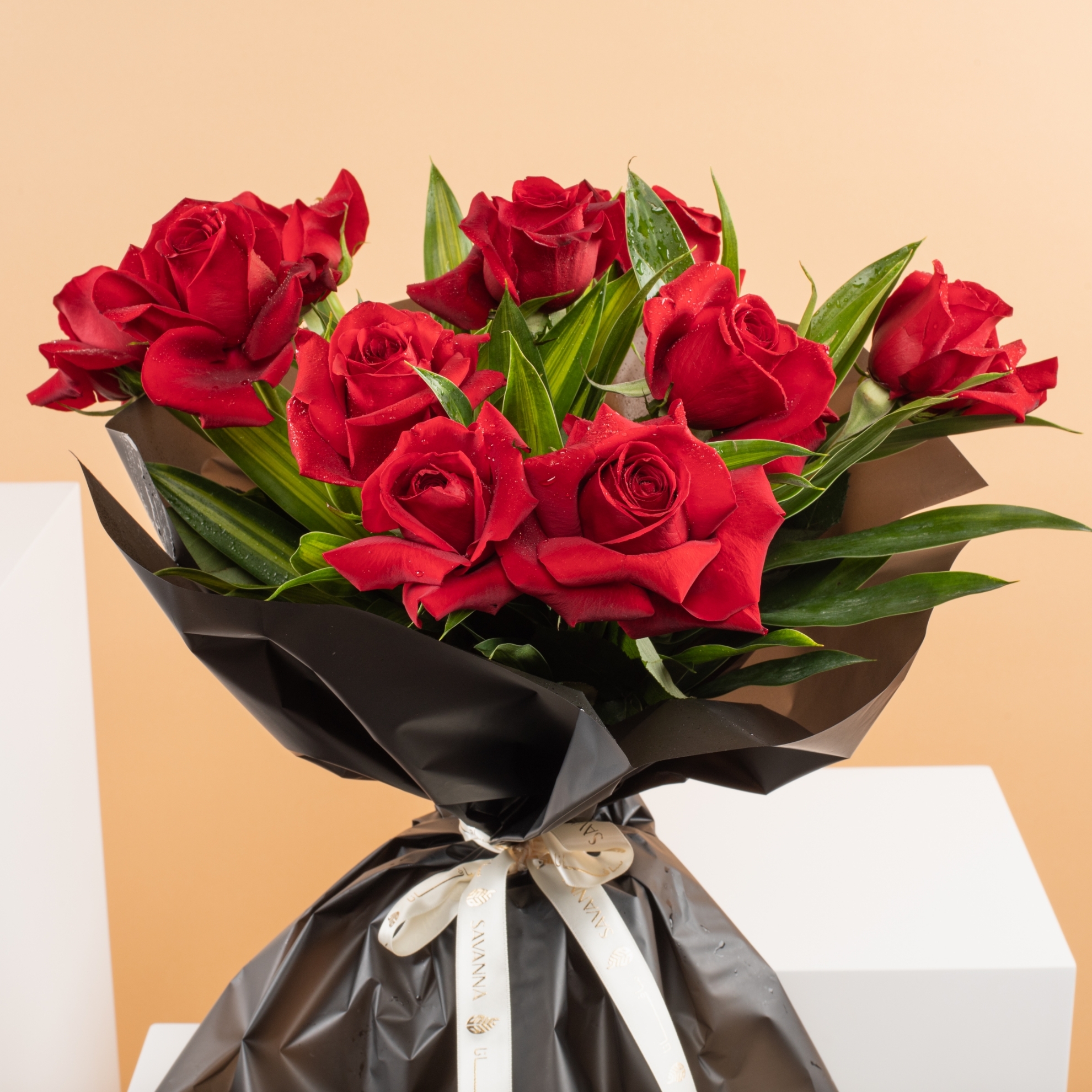 Picture of Savanna Hand Bouquet |10 Roses