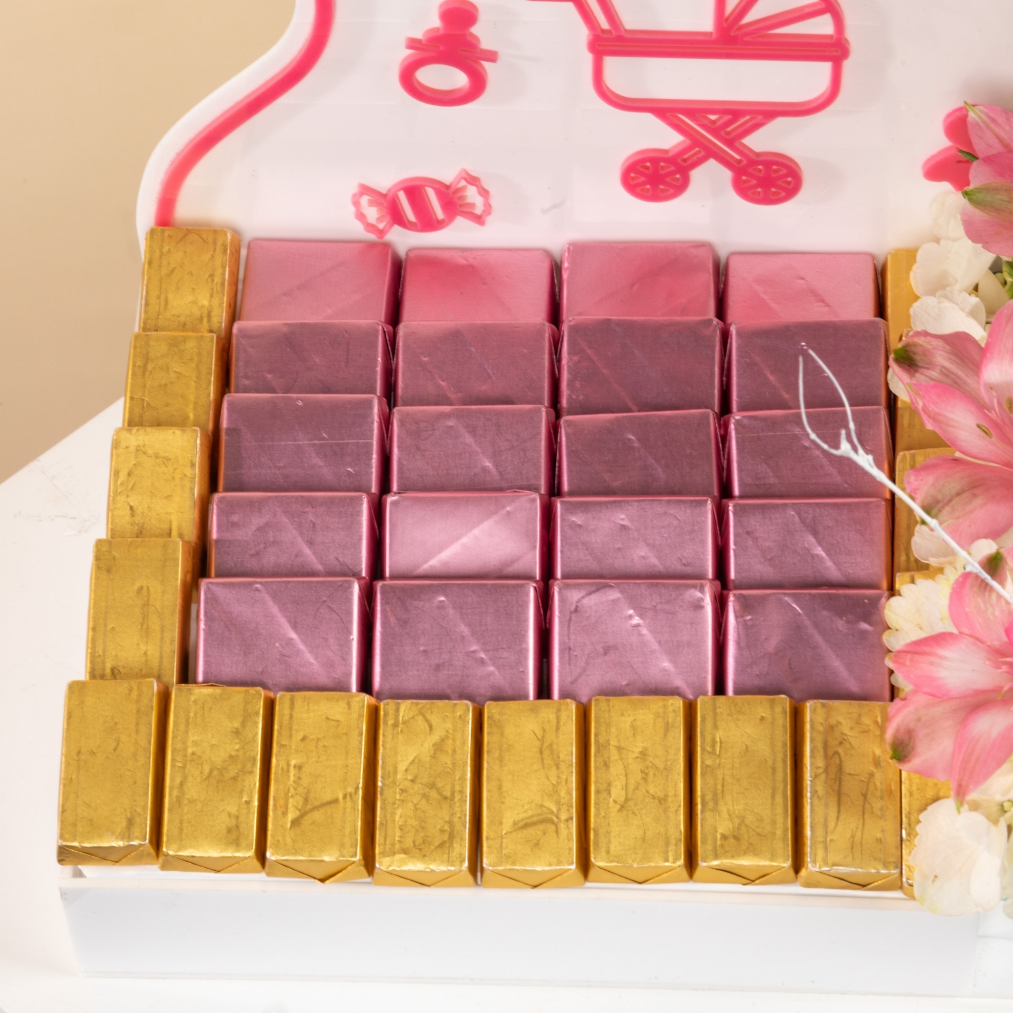 Picture of Its a Girl Chocolate Tray 37 Pcs