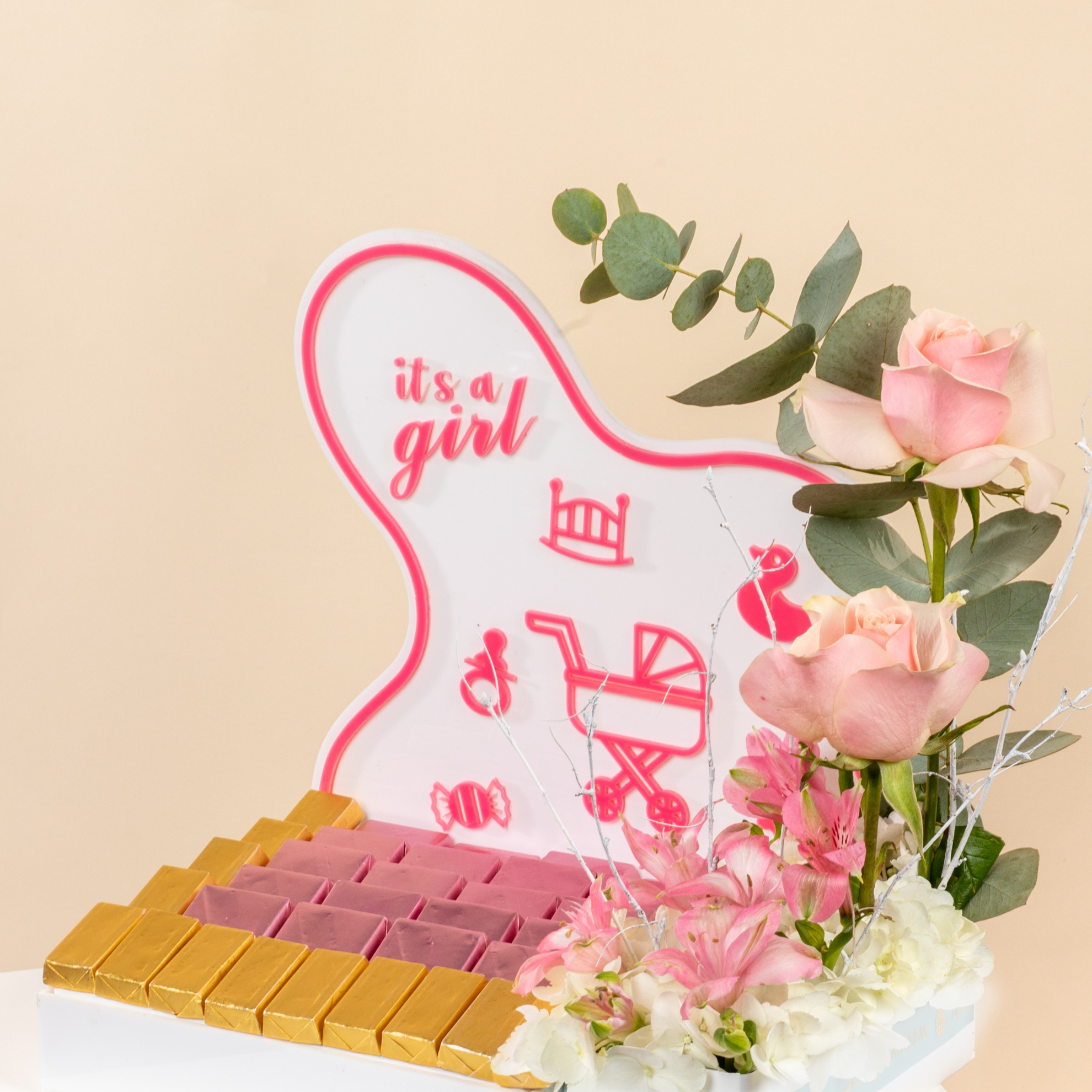 Picture of Its a Girl Chocolate Tray 37 Pcs