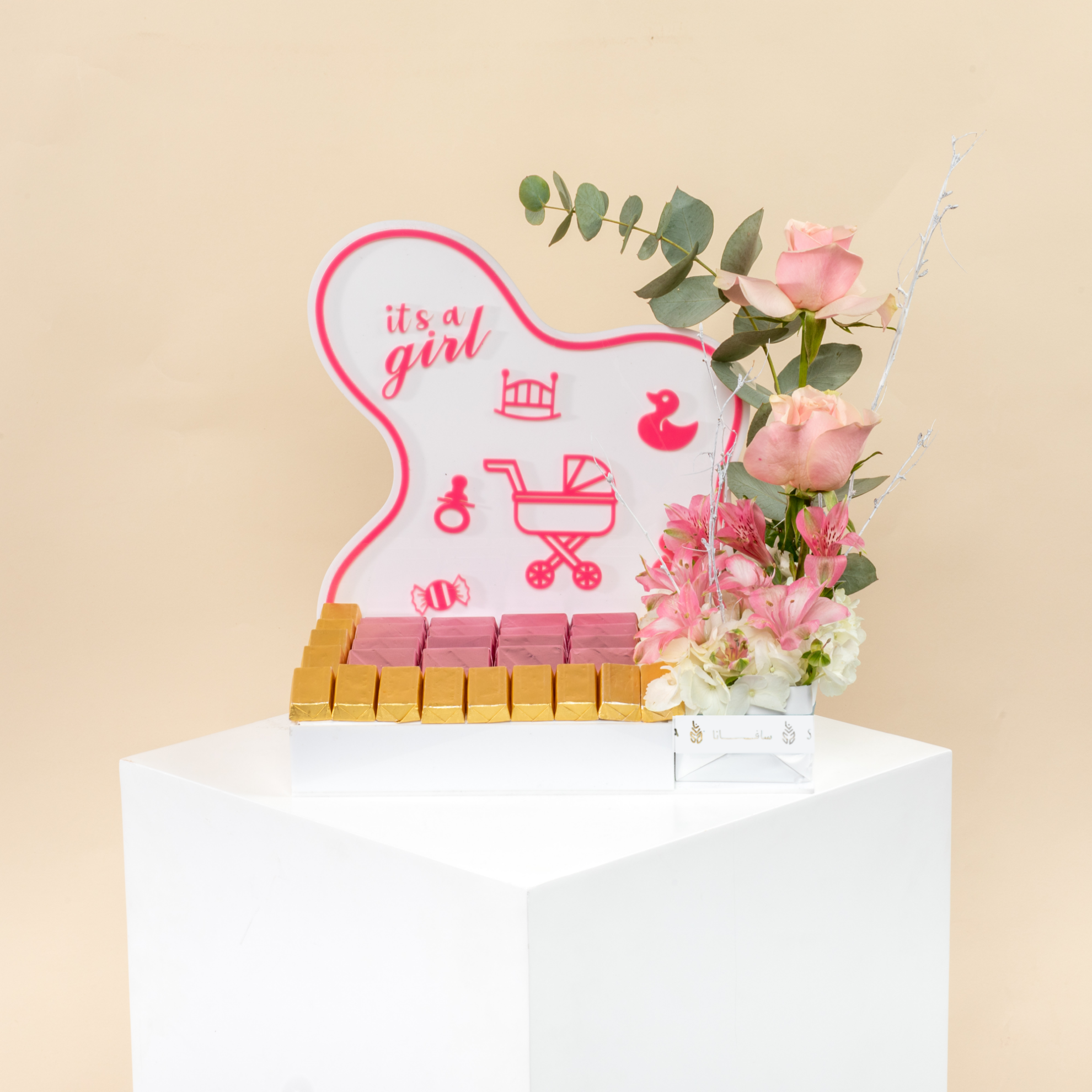 Picture of Its a Girl Chocolate Tray 37 Pcs