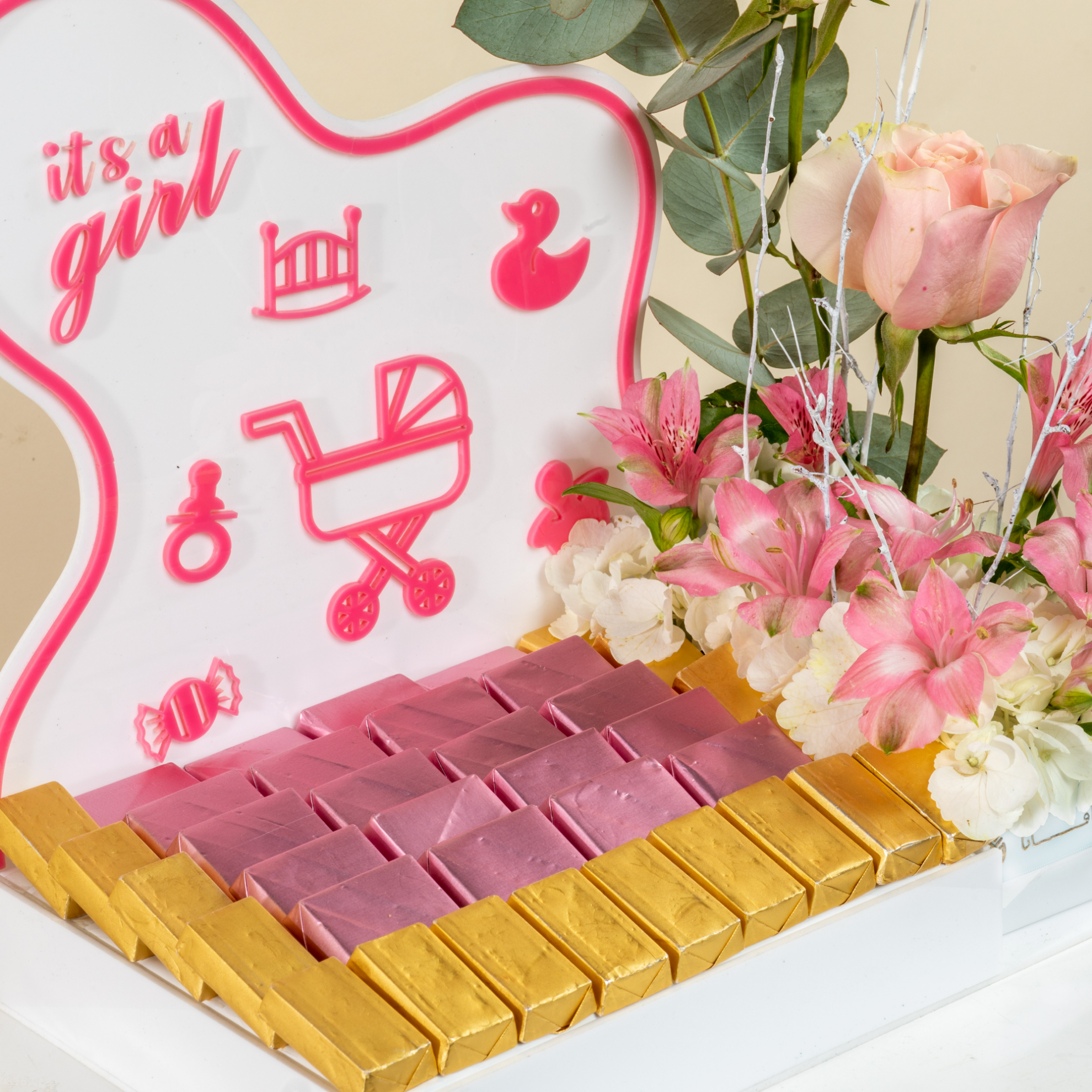 Picture of Its a Girl Chocolate Tray 37 Pcs