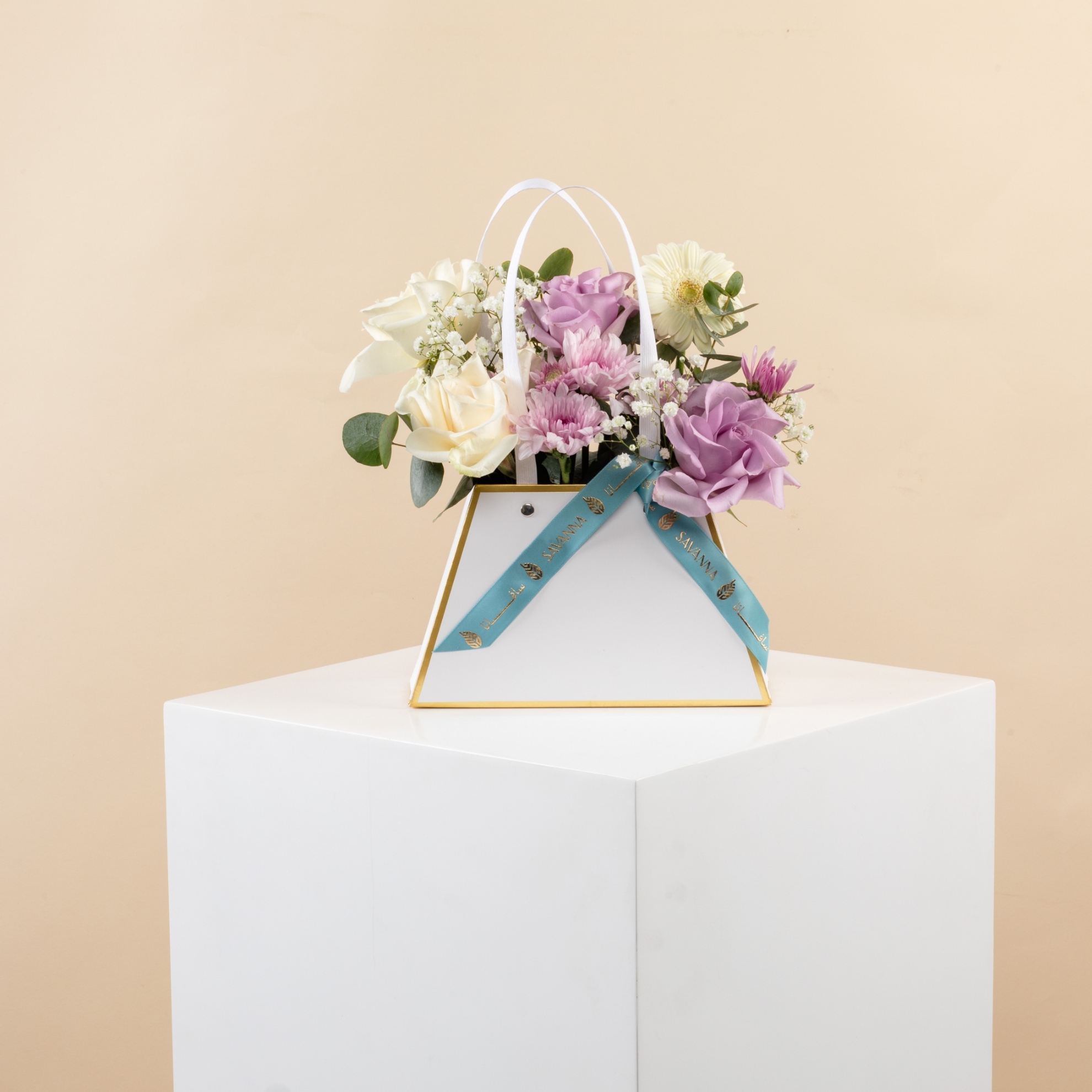 Picture of Savanna White Flowers Bag |Graduation Balloon