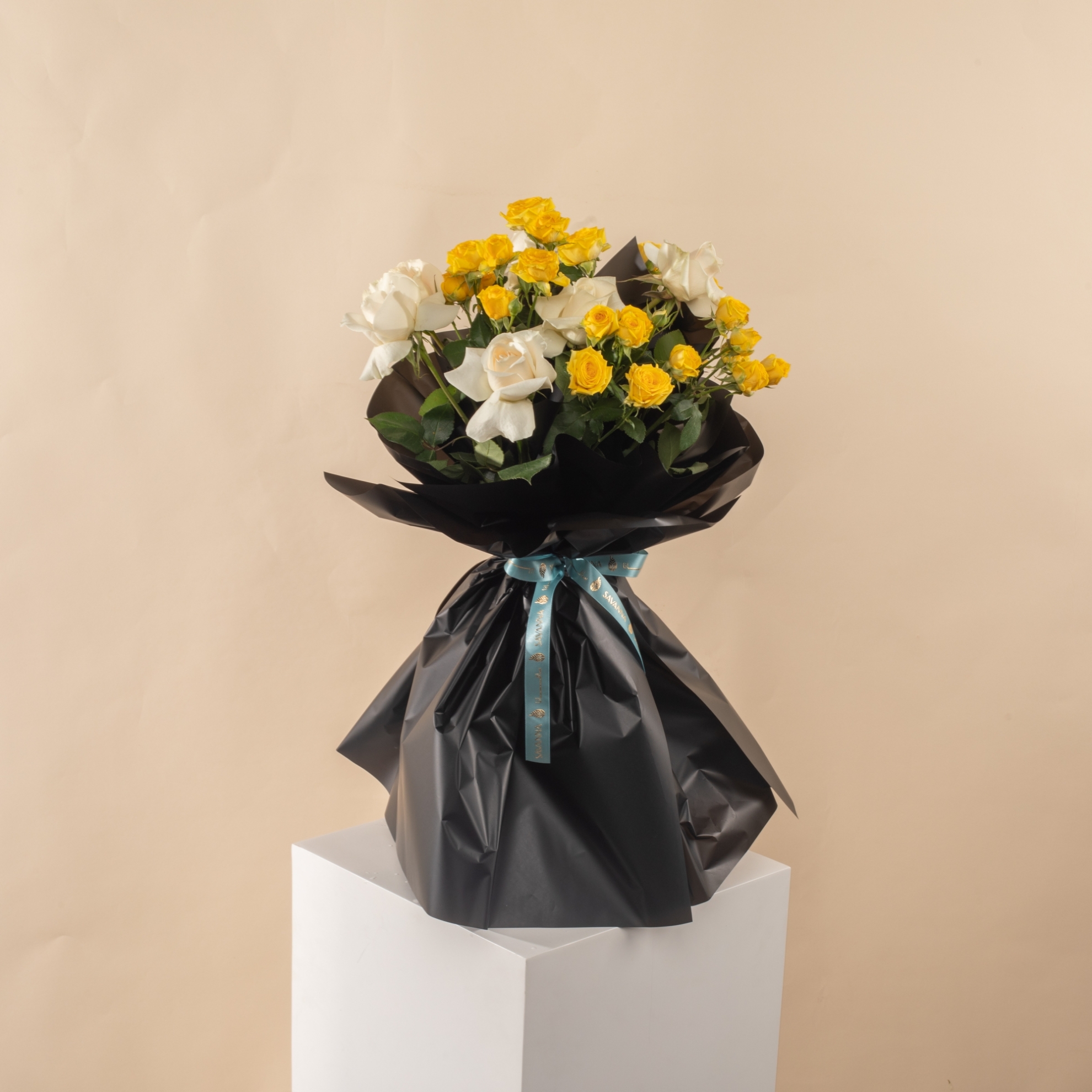 Picture of Yellow and White Hand Bouquet