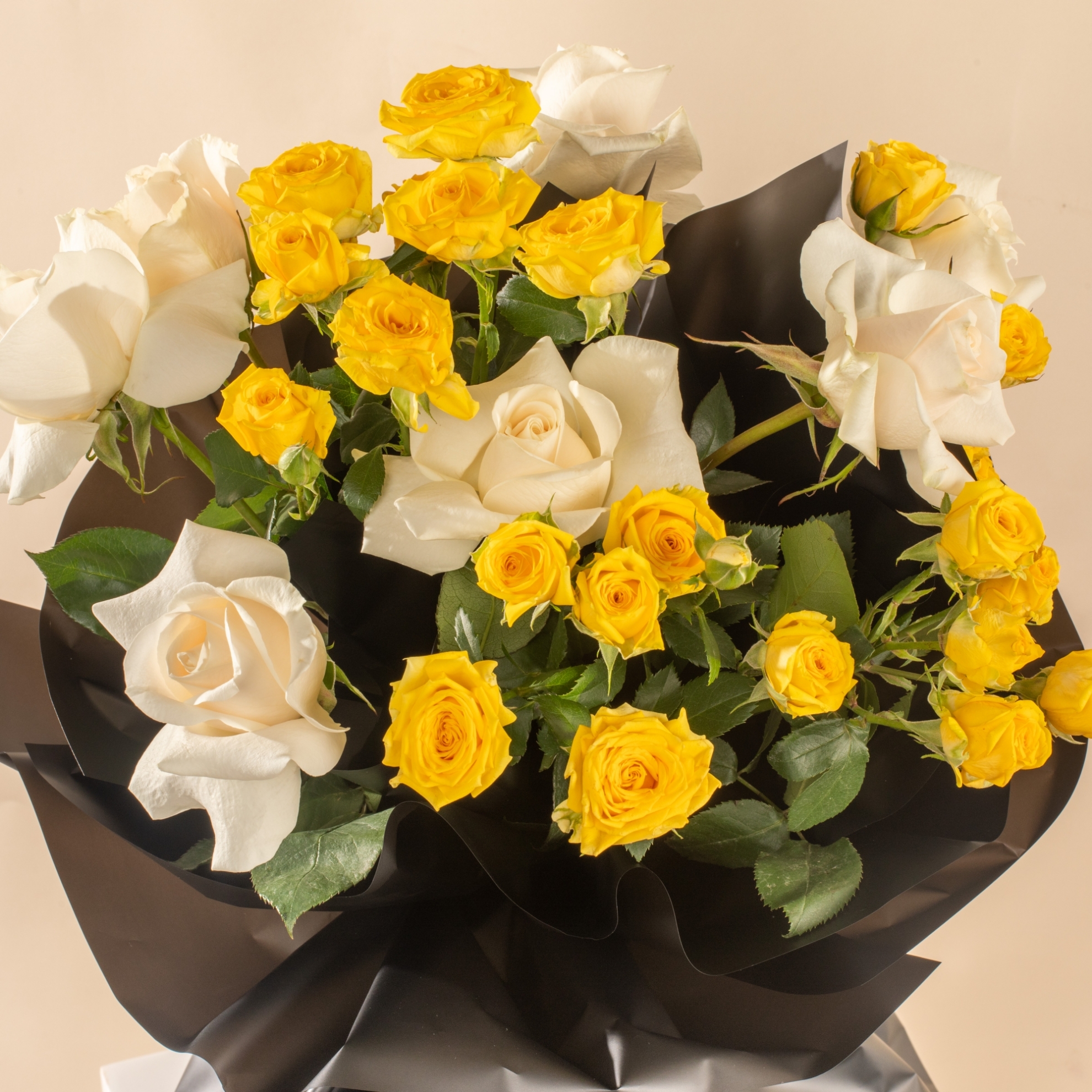 Picture of Yellow and White Hand Bouquet