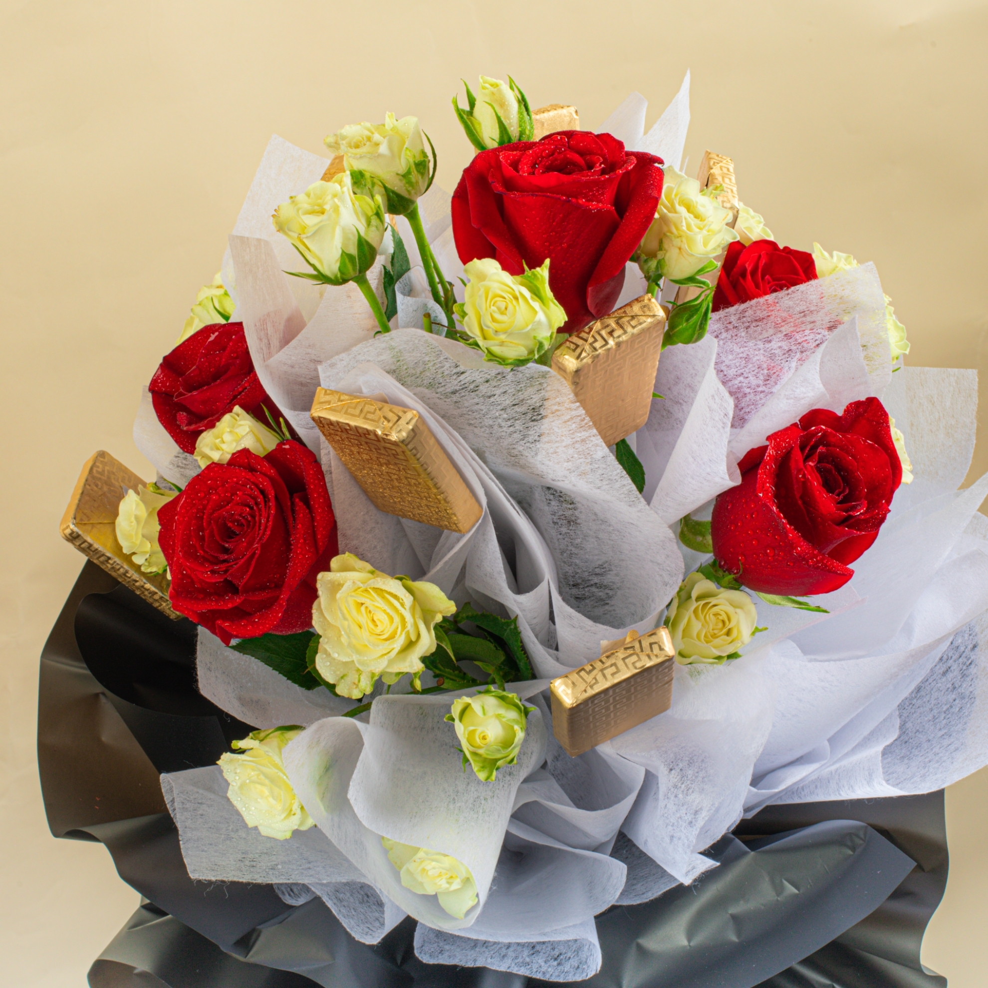 Picture of Flowers Band Bouquet |Chocolate 10Pcs