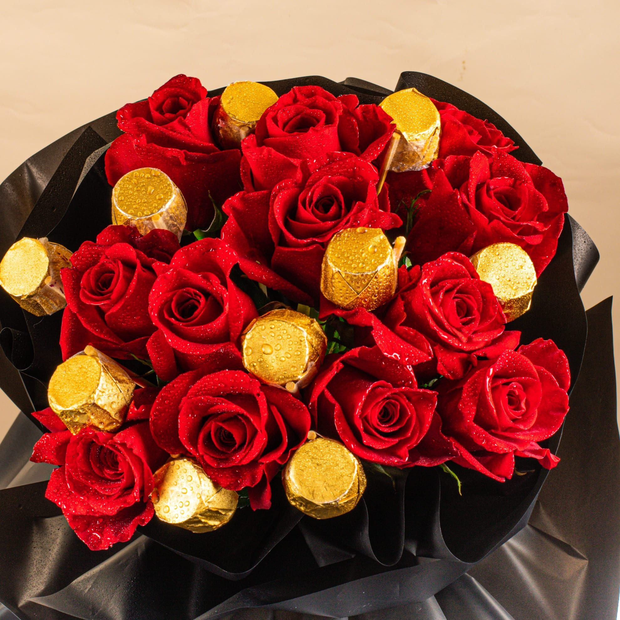 Picture of Red Rose And Chocolate Hand Bouquet 12Pcs