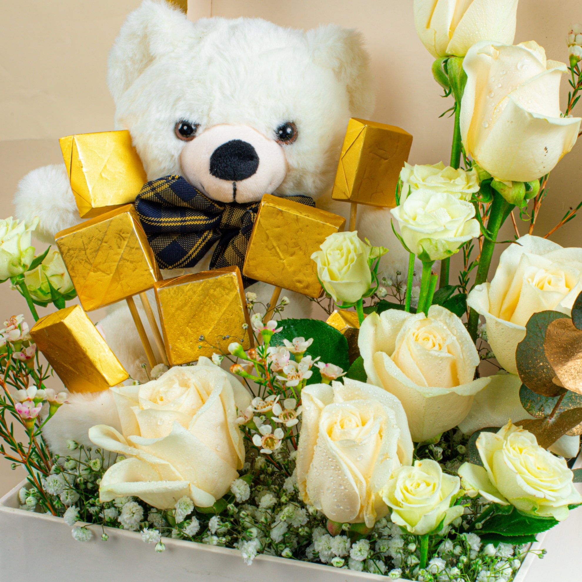 Picture of Flowers Box |Teddy Bear |Chocolate 10Pcs