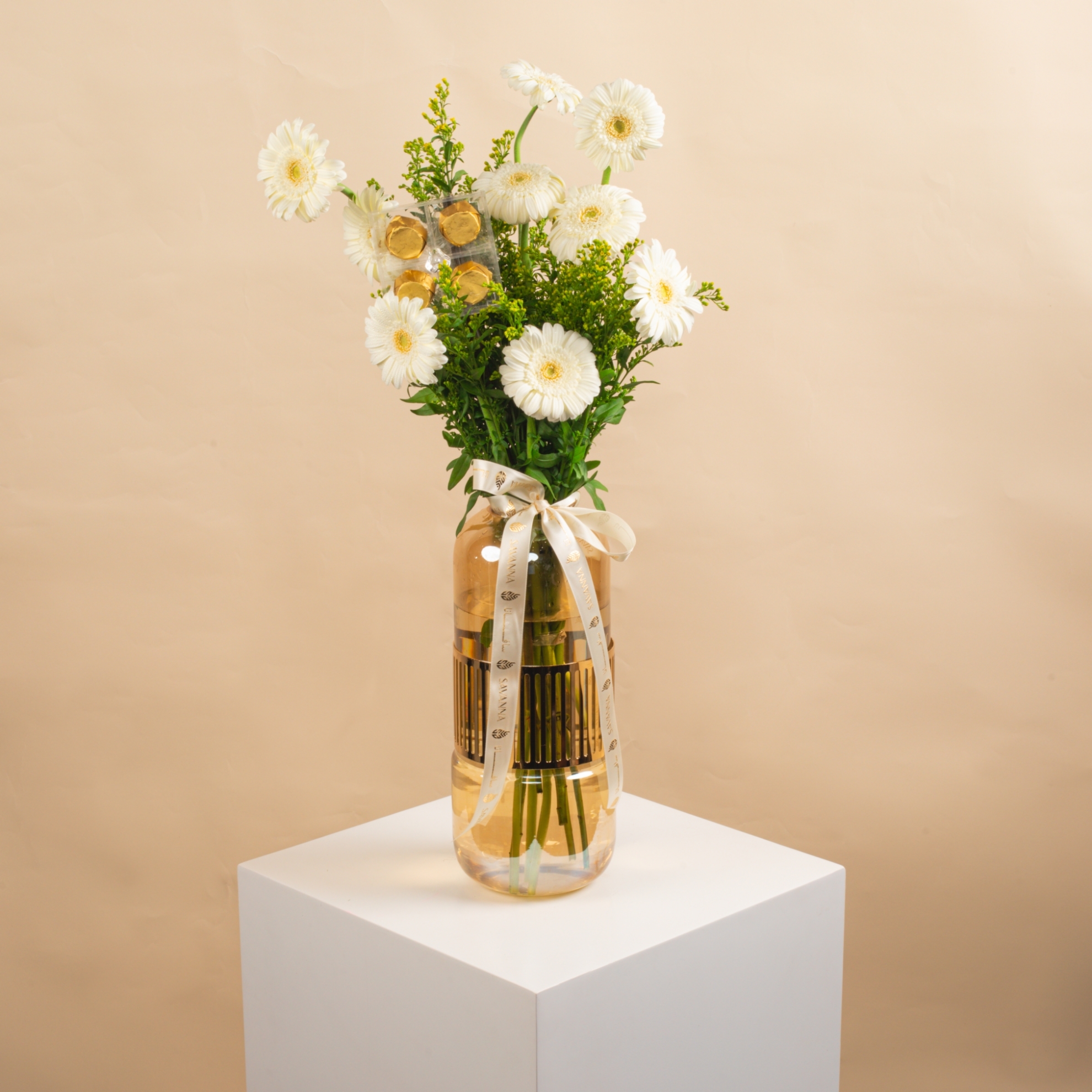 Picture of Gerbera White Vase |Chocolate 4Pcs