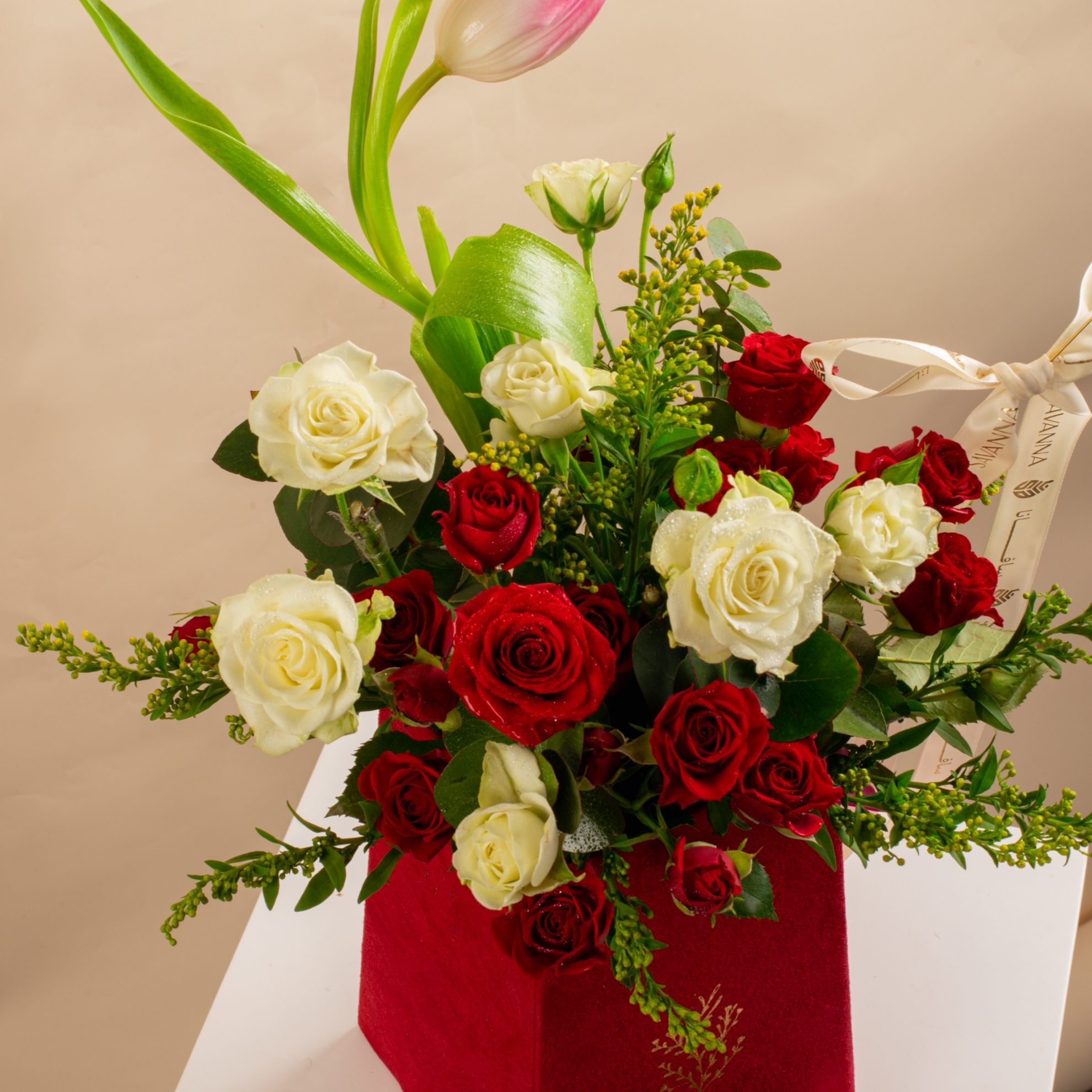 Picture of Red Flowers Box |Chocolate 10Pcs
