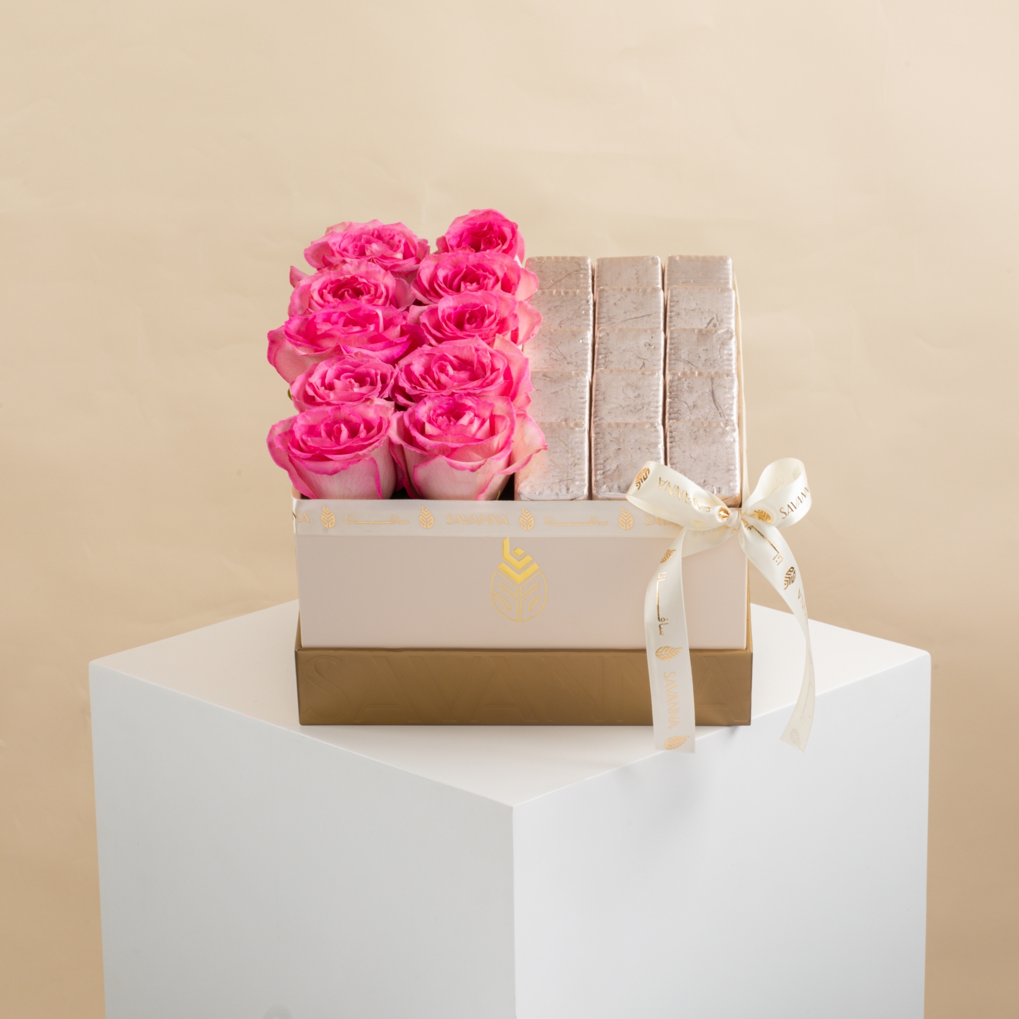 Picture of Flowers Box | Fuchsia Roses And Milk Chocolate 15Pcs