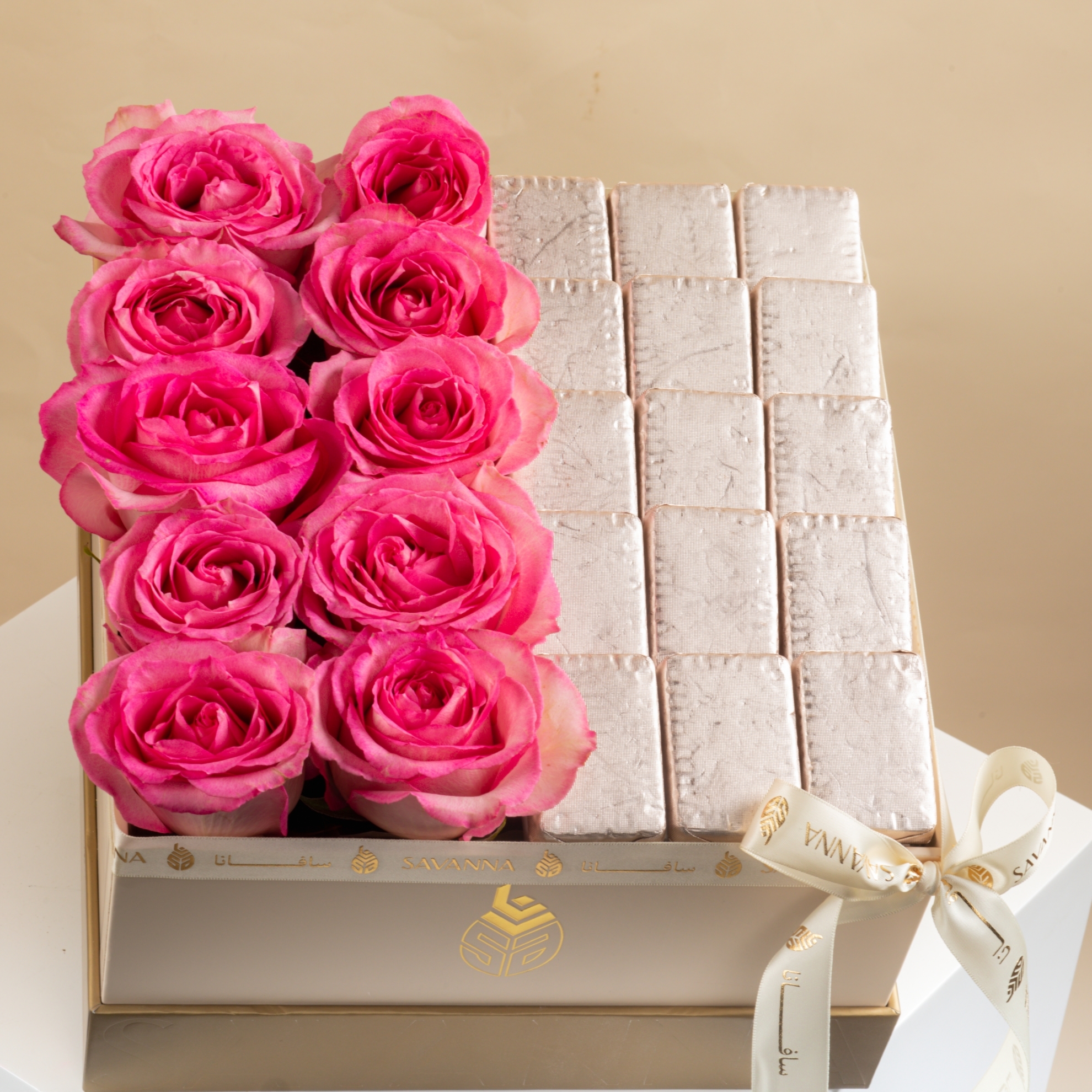 Picture of Flowers Box | Fuchsia Roses And Milk Chocolate 15Pcs
