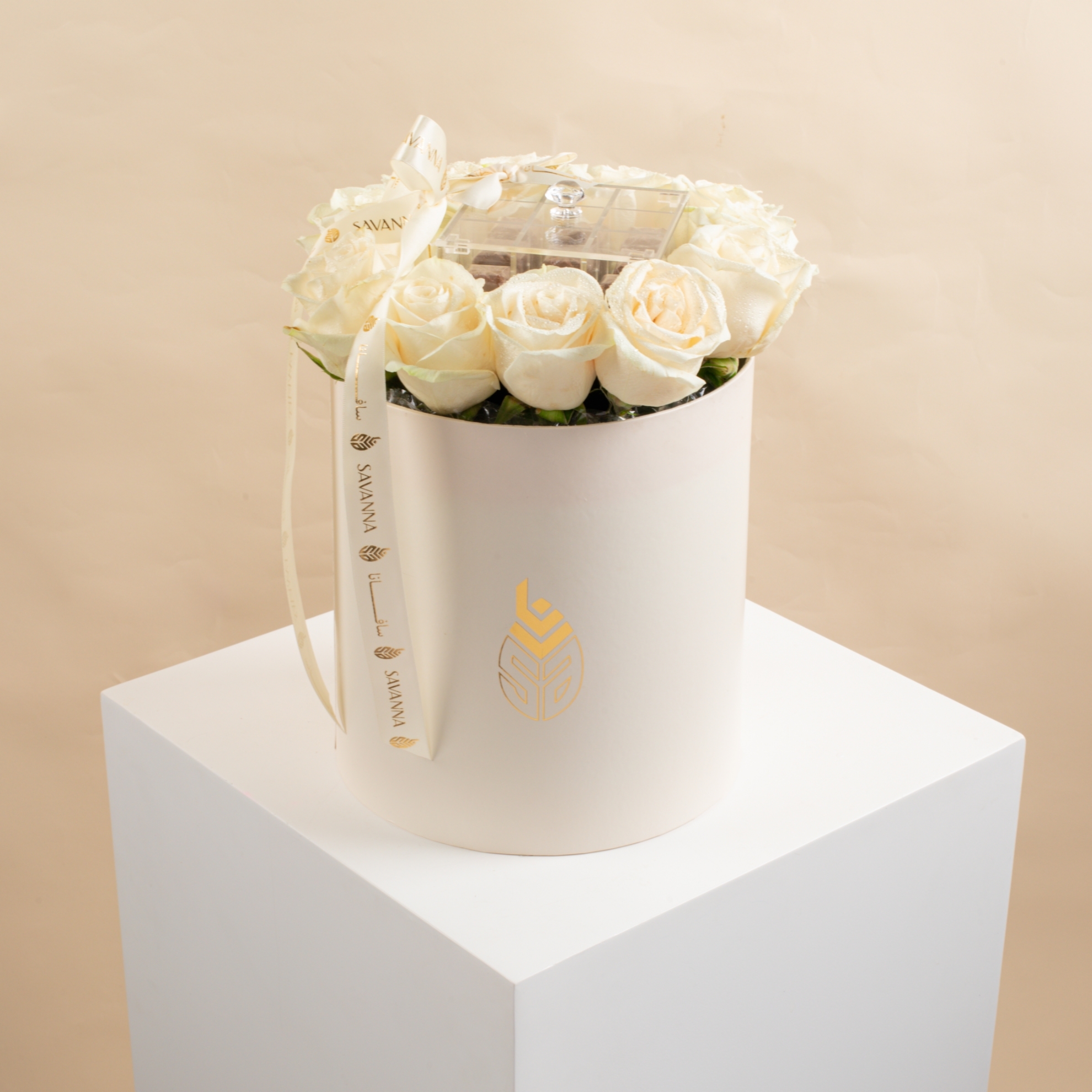 Picture of Flowers Box |White Roses And Chocolate 9Pcs