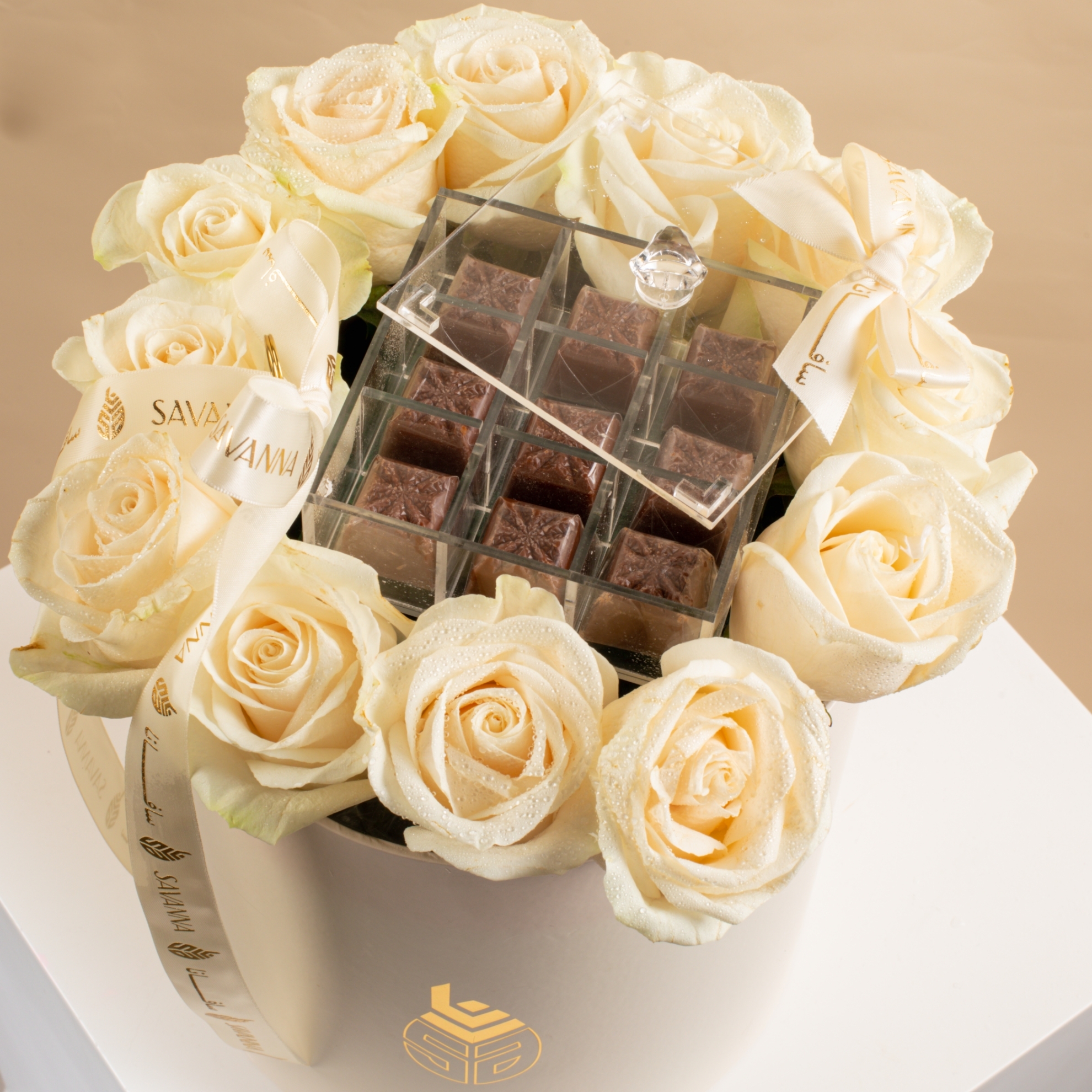 Picture of Flowers Box |White Roses And Chocolate 9Pcs
