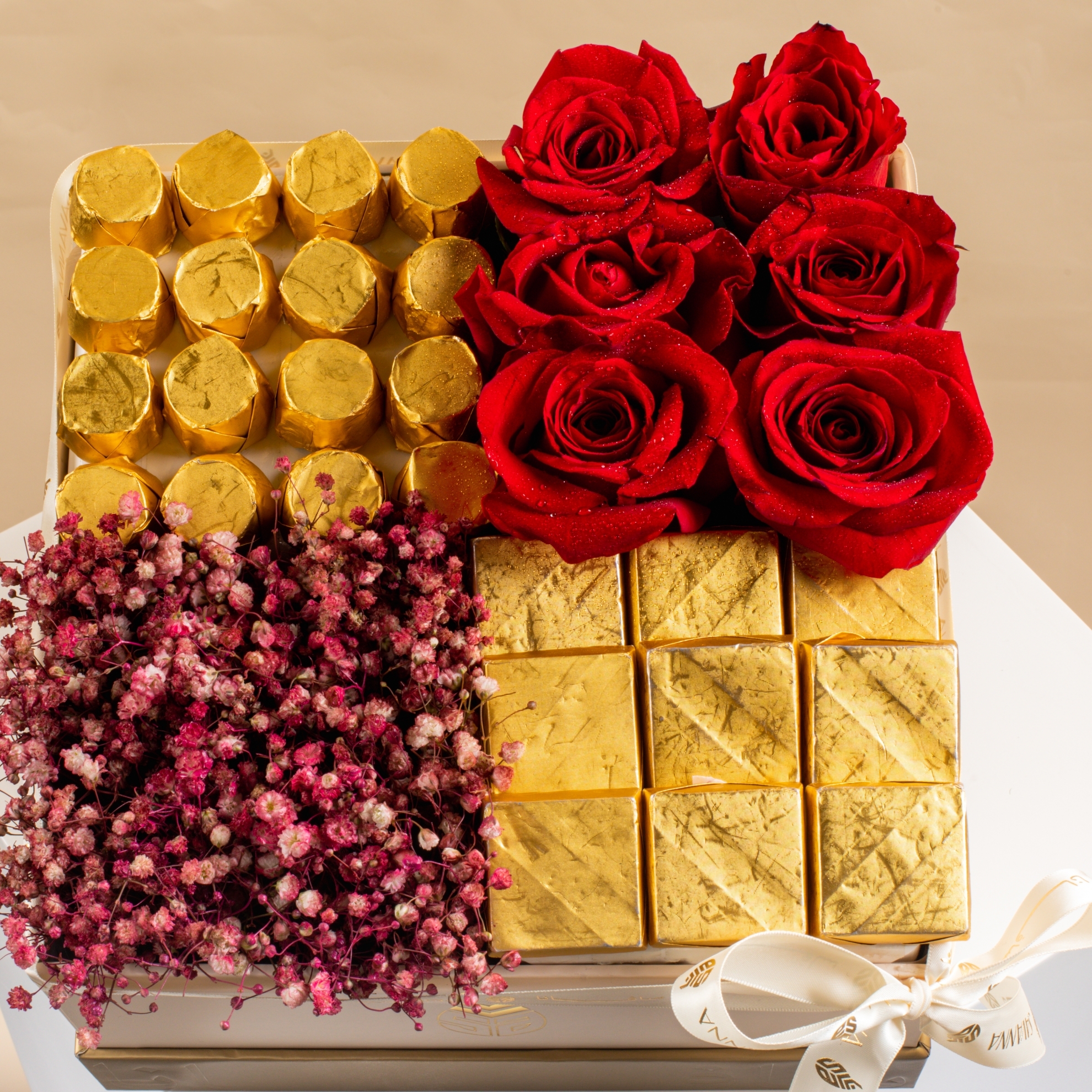 Picture of Flowers Box | Red Roses And Chocolate 25Pcs