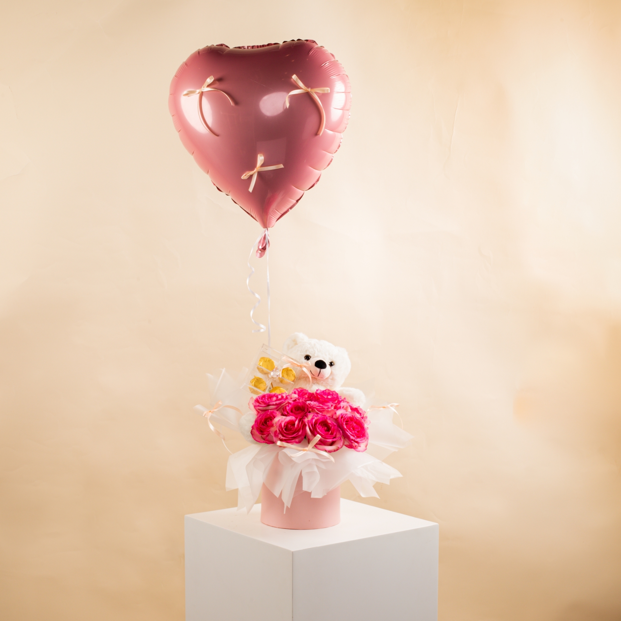 Picture of Fuchsia Pink Box | Chocolate 4Pcs  And Balloon