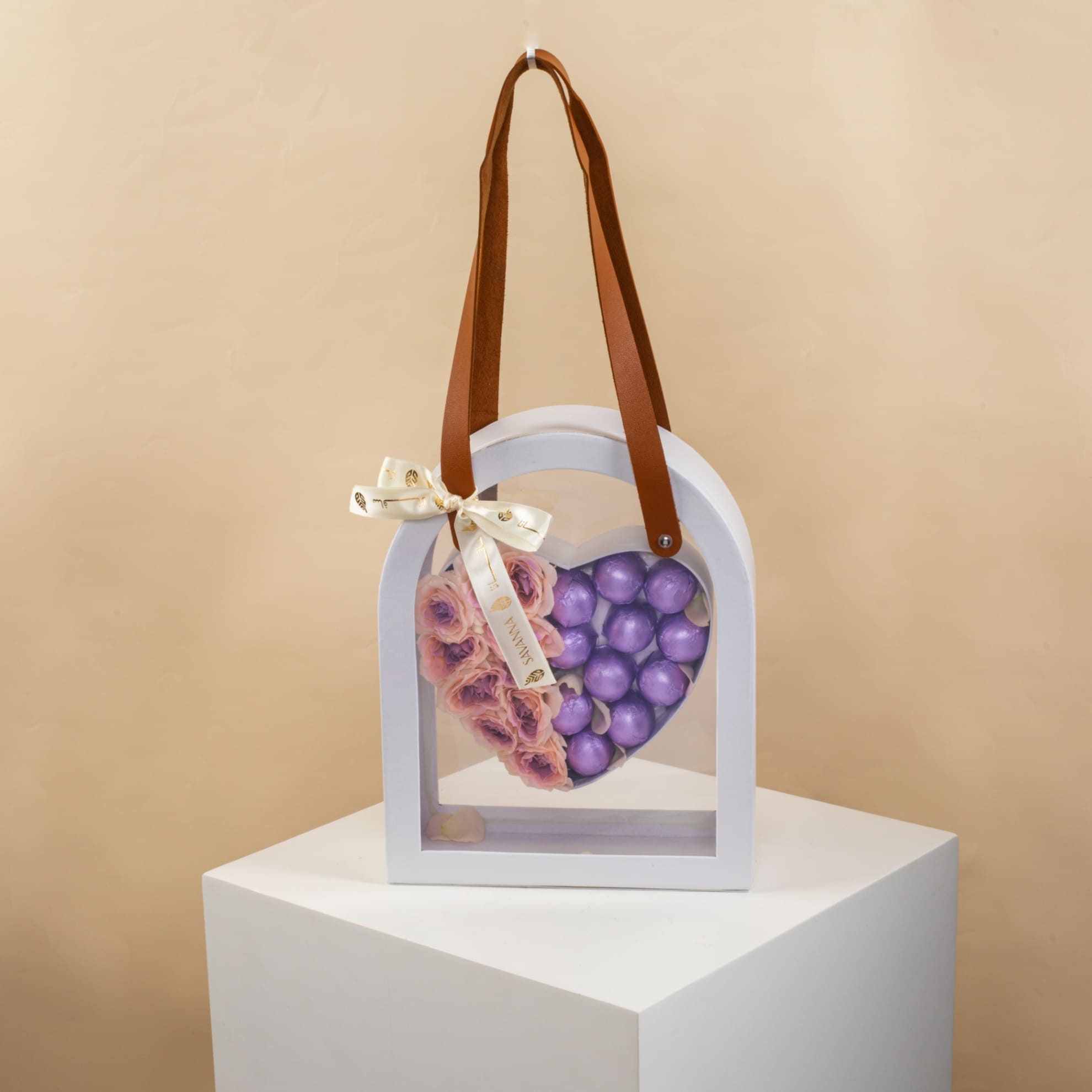 Picture of White  Flowers Bag  | Chocolate 12Pcs
