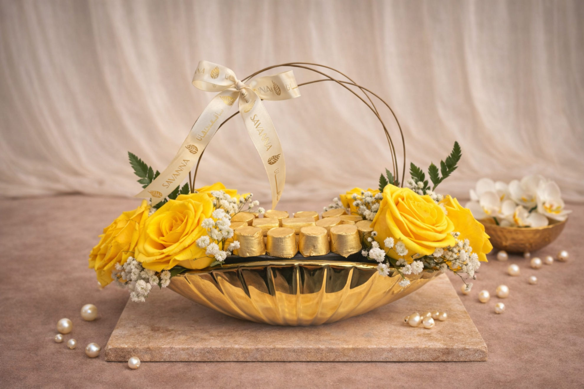 Picture of Golden chocolate Tray | Yellow roses 15 pcs