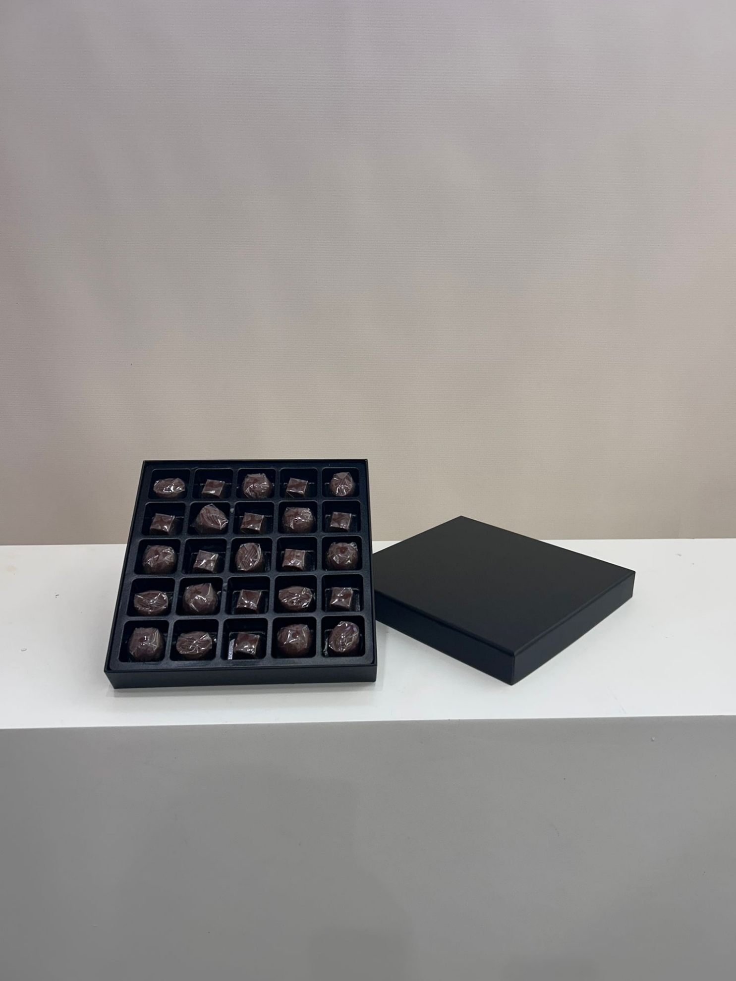 Picture of Assorted Chocolate Box 25 pcs