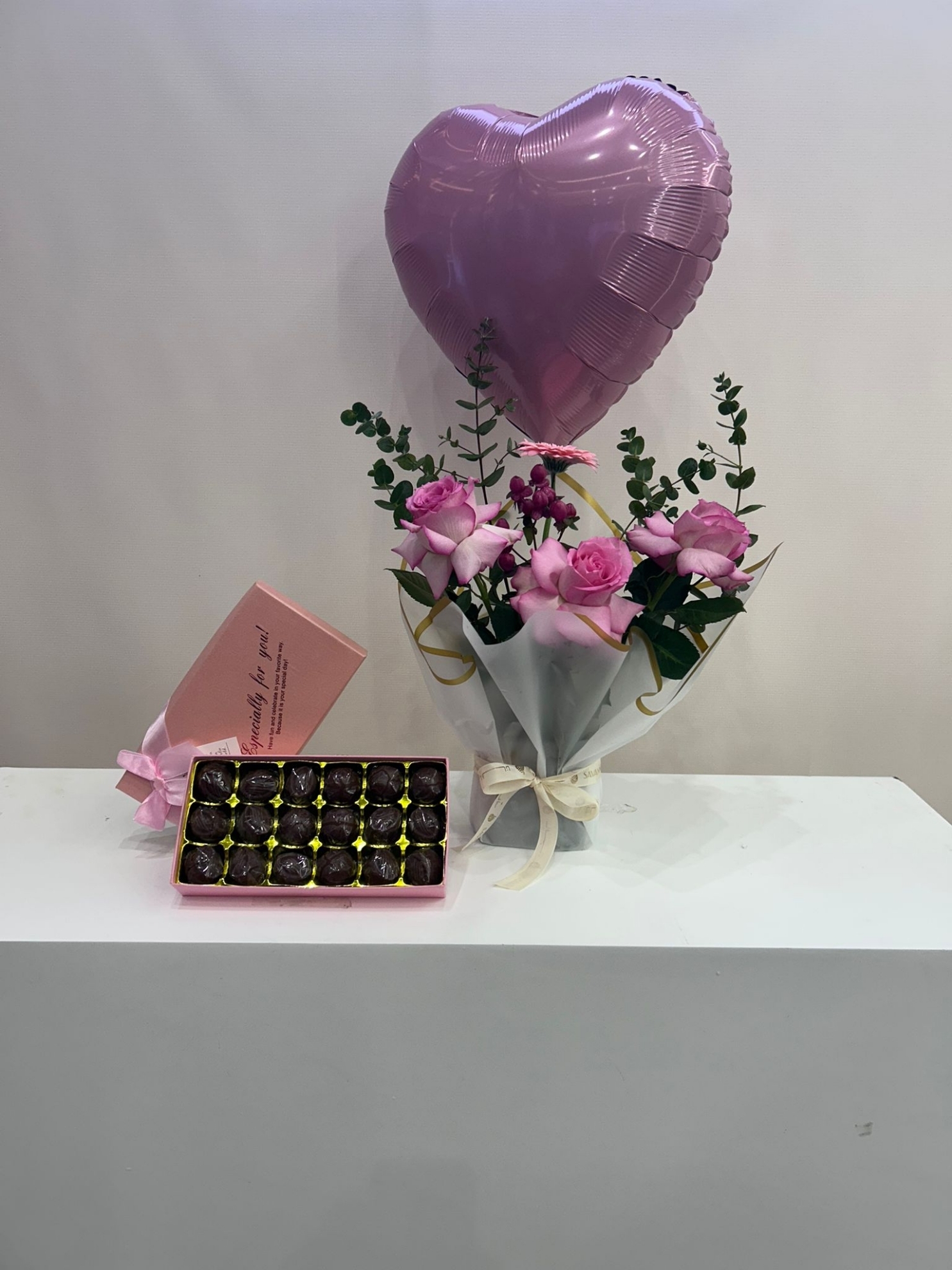 Picture of Chocolate Box 18 pcs | Flowers Box |Balloon